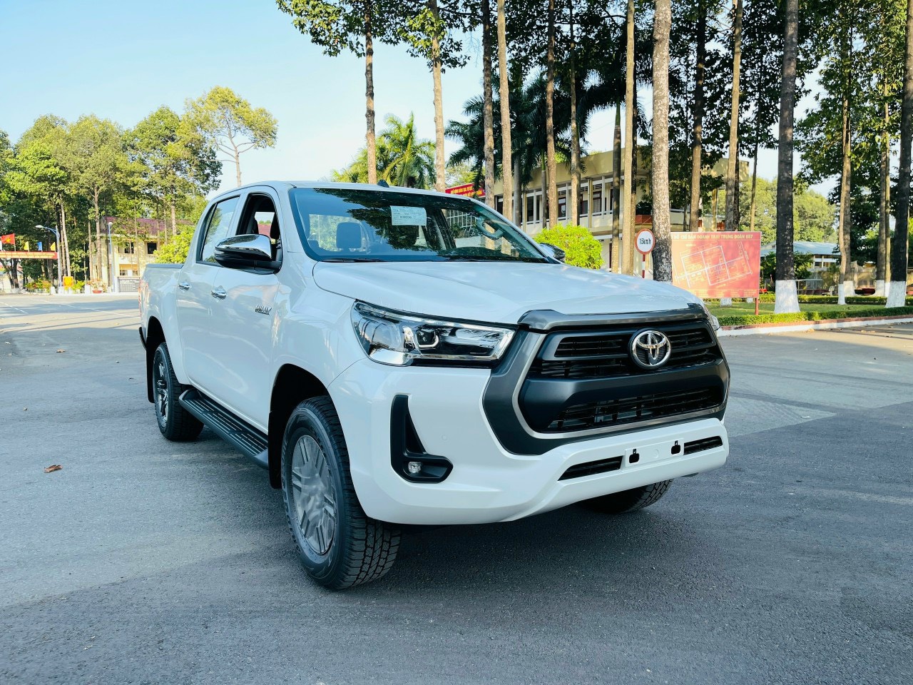 Toyota Hilux phiên bản 2023 tiêu chuẩn Euro 5 tại Việt nam